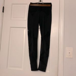 Mesh north face capris